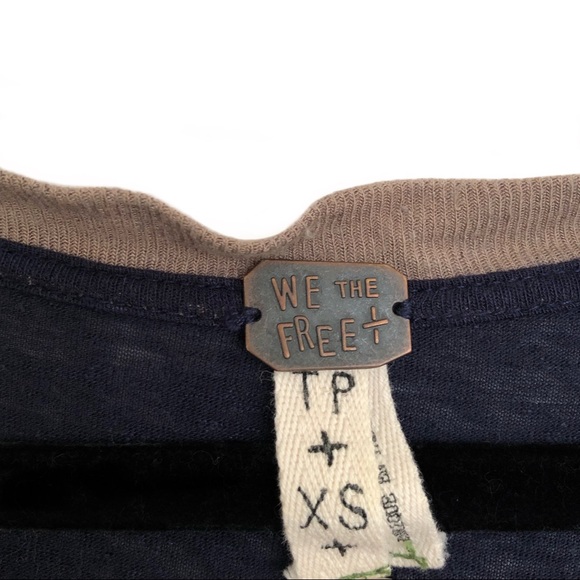 Free People We The Free V-neck T-shirt Size XS - Picture 3 of 5